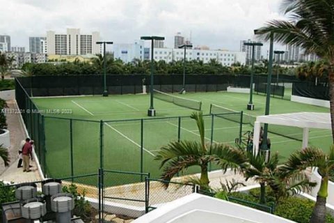 Studio in the Condo in Sunny Isles Beach, Florida  № 432590 - photo 24