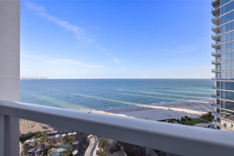 Condominio en venta en Sunny Isles Beach, Florida, 51.19 m2 № 432590 - foto 20