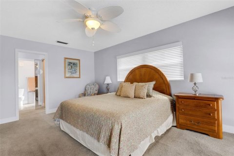 Condo in Seminole, Florida, 3 bedrooms  № 1347064 - photo 13