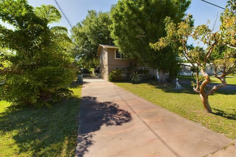 House in Okeechobee, Florida 2 bedrooms, 164.25 sq.m. № 1117035 - photo 3
