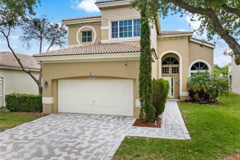 House in Coral Springs, Florida 5 bedrooms, 306.95 sq.m. № 1117013 - photo 17