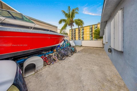 Propiedad comercial en venta en Miami, Florida № 1345912 - foto 5