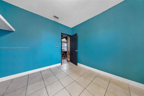 Propiedad comercial en venta en Miami, Florida № 1345912 - foto 17