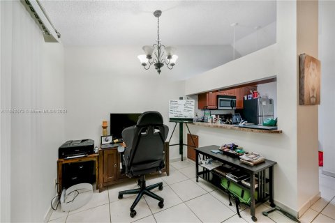 Condo in Miami, Florida, 1 bedroom  № 1345913 - photo 9