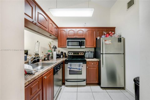 Condo in Miami, Florida, 1 bedroom  № 1345913 - photo 7