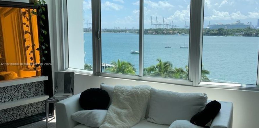 Estudio en el Condominio en Miami Beach, Florida  № 1292768