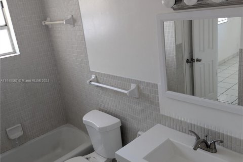 Apartment in Hollywood, Florida 1 bedroom, 1045.8 sq.m. № 1331037 - photo 12