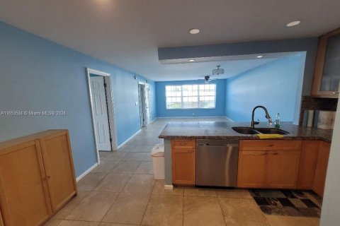 Copropriété à louer à Fort Lauderdale, Floride: 2 chambres, 83.61 m2 № 1348380 - photo 13