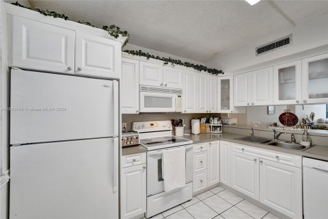 Condo in Davie, Florida, 2 bedrooms  № 1348382 - photo 13