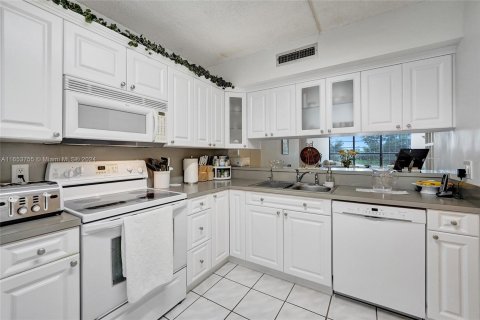 Condo in Davie, Florida, 2 bedrooms  № 1348382 - photo 12