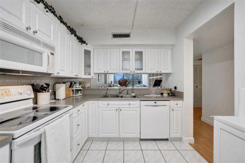 Condo in Davie, Florida, 2 bedrooms  № 1348382 - photo 11