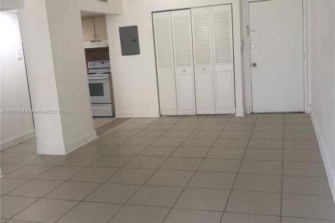 Copropriété à vendre à Miami, Floride: 2 chambres, 89.93 m2 № 1184809 - photo 2