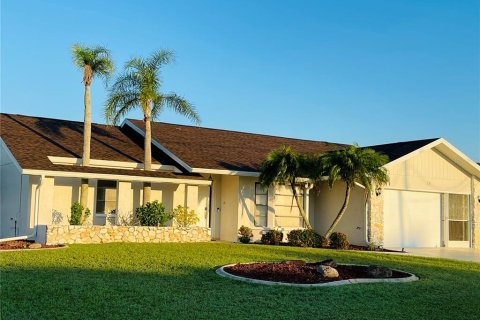 Villa ou maison à louer à Rotonda, Floride: 3 chambres, 147.81 m2 № 907887 - photo 2