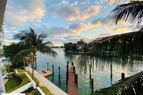 Copropriété à vendre à Bay Harbor Islands, Floride: 3 chambres, 236.62 m2 № 1168740 - photo 11