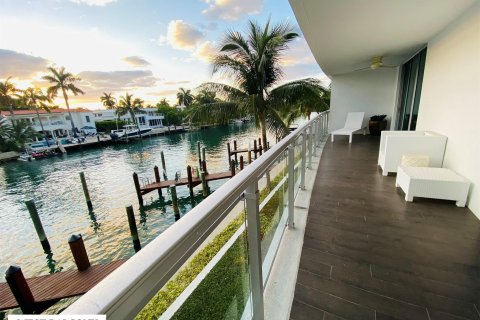 Condominio en venta en Bay Harbor Islands, Florida, 3 dormitorios, 236.62 m2 № 1168740 - foto 13