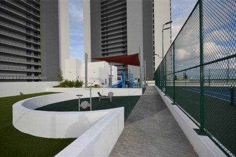 Condo in North Miami Beach, Florida, 2 bedrooms  № 1348343 - photo 27