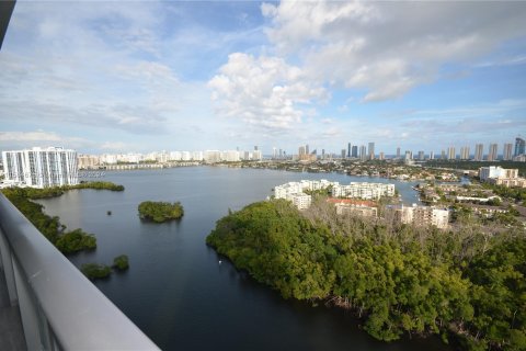 Condo in North Miami Beach, Florida, 2 bedrooms  № 1348343 - photo 15