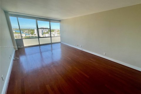 Condo in Miami Beach, Florida, 2 bedrooms  № 538571 - photo 5