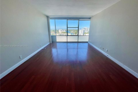 Condo in Miami Beach, Florida, 2 bedrooms  № 538571 - photo 8