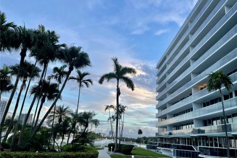 Condo in Miami Beach, Florida, 2 bedrooms  № 538571 - photo 13