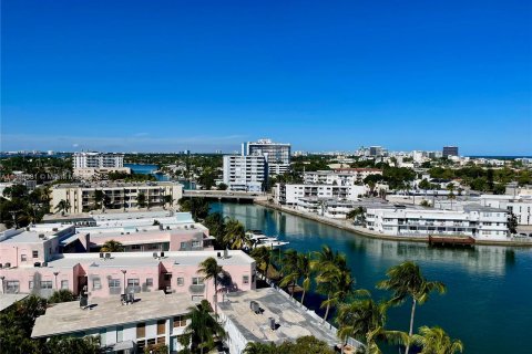 Condo in Miami Beach, Florida, 2 bedrooms  № 538571 - photo 27