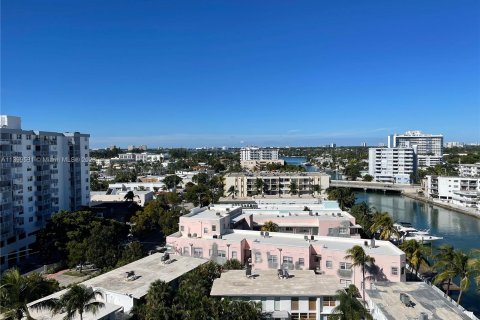 Condo in Miami Beach, Florida, 2 bedrooms  № 538571 - photo 29