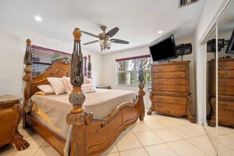 House in Fort Lauderdale, Florida 2 bedrooms, 127.83 sq.m. № 1185430 - photo 13