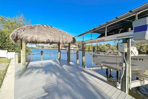 Villa ou maison à vendre à Cape Coral, Floride: 4 chambres, 204.29 m2 № 663548 - photo 3