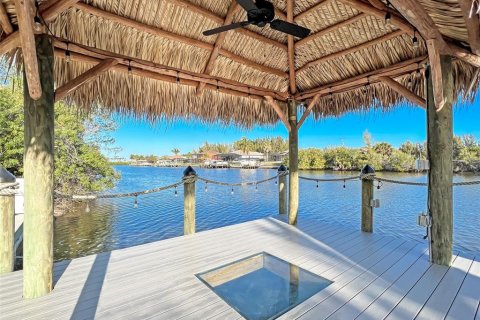 Villa ou maison à vendre à Cape Coral, Floride: 4 chambres, 204.29 m2 № 663548 - photo 23
