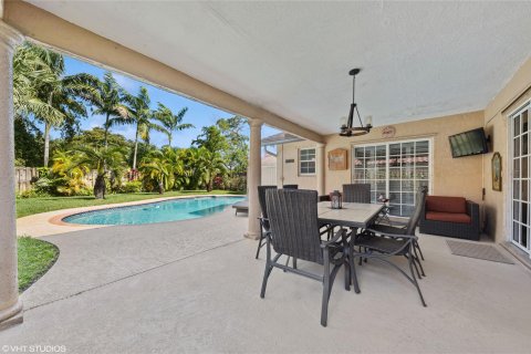 House in Coral Springs, Florida 3 bedrooms, 125.88 sq.m. № 1016131 - photo 10