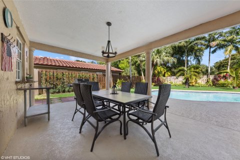 Casa en venta en Coral Springs, Florida, 3 dormitorios, 125.88 m2 № 1016131 - foto 9