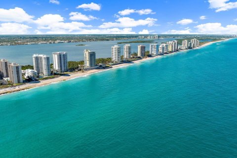 Condominio en venta en Riviera Beach, Florida, 2 dormitorios, 139.35 m2 № 1016175 - foto 1