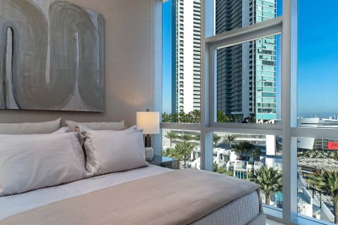 Apartment in PARAMOUNT WORLD CENTER  in Miami, Florida 4 bedrooms, 379 sq.m. № 26576 - photo 6