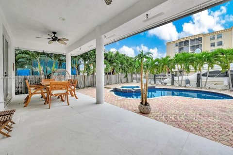 Villa ou maison à vendre à North Miami Beach, Floride: 6 chambres, 354.33 m2 № 1410582 - photo 8