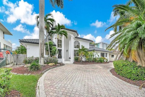 Villa ou maison à vendre à North Miami Beach, Floride: 6 chambres, 354.33 m2 № 1410582 - photo 10