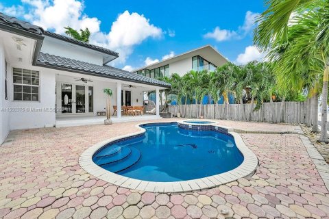 Villa ou maison à vendre à North Miami Beach, Floride: 6 chambres, 354.33 m2 № 1410582 - photo 5