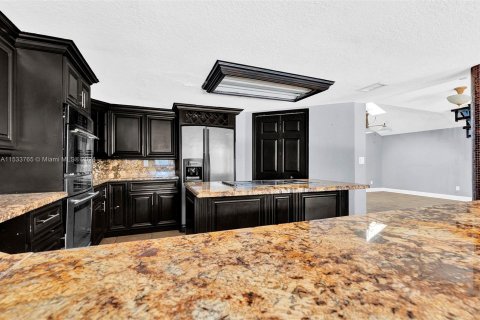Casa en venta en Miami Lakes, Florida, 5 dormitorios, 237.83 m2 № 1013551 - foto 8