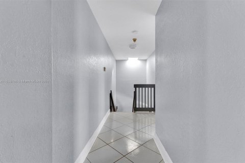 Casa en venta en Miami Lakes, Florida, 5 dormitorios, 237.83 m2 № 1013551 - foto 28