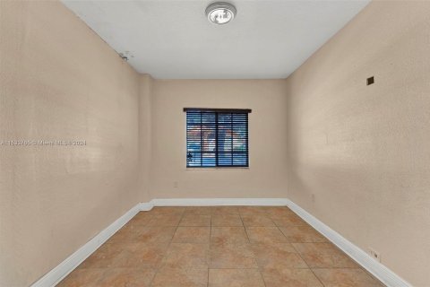 Casa en venta en Miami Lakes, Florida, 5 dormitorios, 237.83 m2 № 1013551 - foto 21