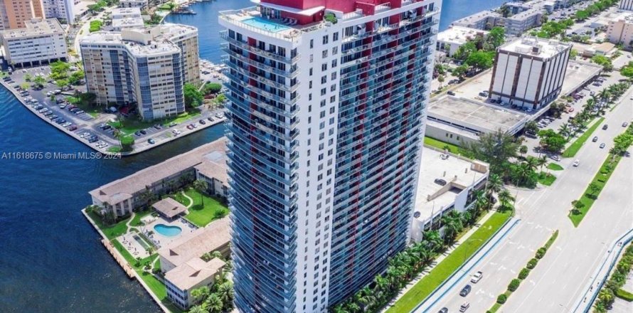 Condominio en Hallandale Beach, Florida, 2 dormitorios  № 1239896