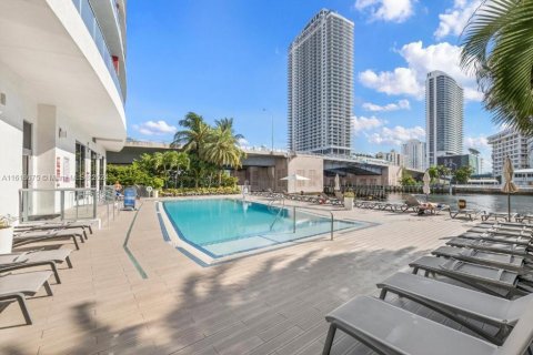 Condo in Hallandale Beach, Florida, 2 bedrooms  № 1239896 - photo 4