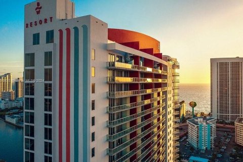 Copropriété à vendre à Hallandale Beach, Floride: 2 chambres, 95.69 m2 № 1239896 - photo 2