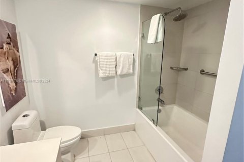 Copropriété à vendre à Hallandale Beach, Floride: 2 chambres, 95.69 m2 № 1239896 - photo 27