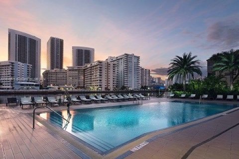 Copropriété à vendre à Hallandale Beach, Floride: 2 chambres, 95.69 m2 № 1239896 - photo 3