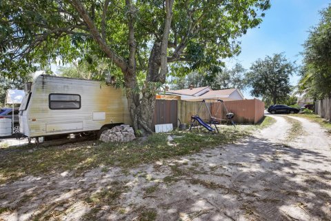 Villa ou maison à vendre à Palm Springs, Floride: 2 chambres, 82.22 m2 № 1151826 - photo 13