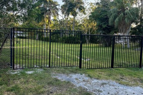 Terreno en venta en Davie, Florida № 1151825 - foto 1