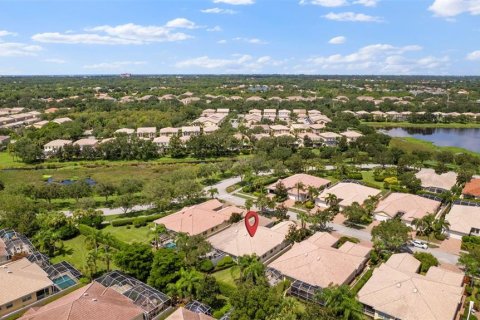 Villa ou maison à vendre à Sarasota, Floride: 2 chambres, 157.28 m2 № 1349973 - photo 13