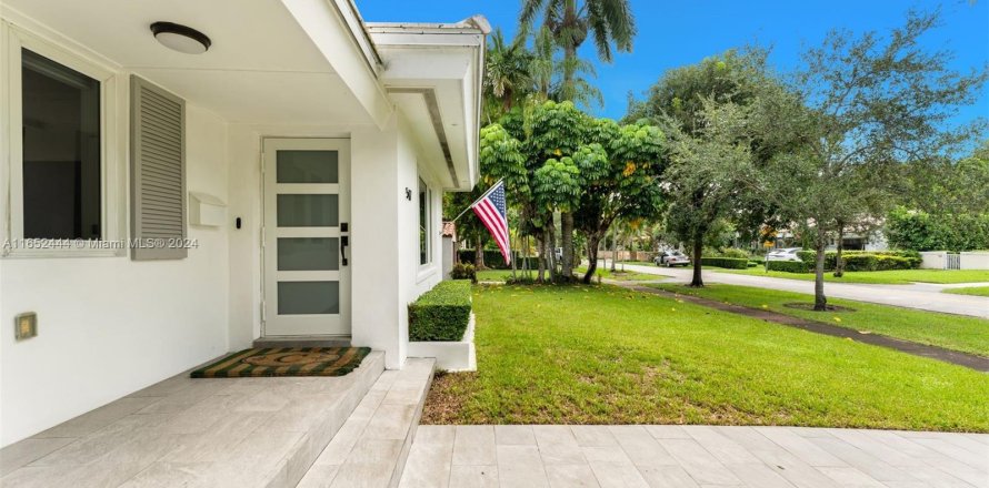 Villa ou maison à Coral Gables, Floride 3 chambres, 155.24 m2 № 1352252