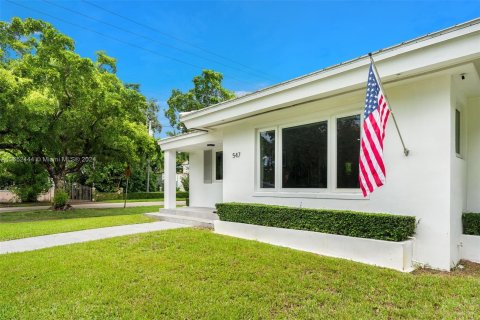 Villa ou maison à vendre à Coral Gables, Floride: 3 chambres, 155.24 m2 № 1352252 - photo 2