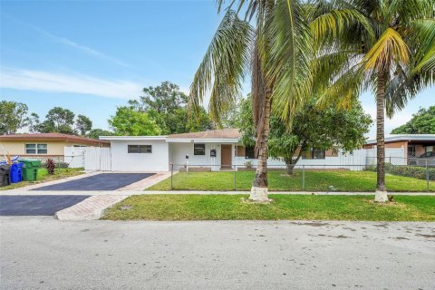 House in Fort Lauderdale, Florida 5 bedrooms, 198.07 sq.m. № 1174915 - photo 20